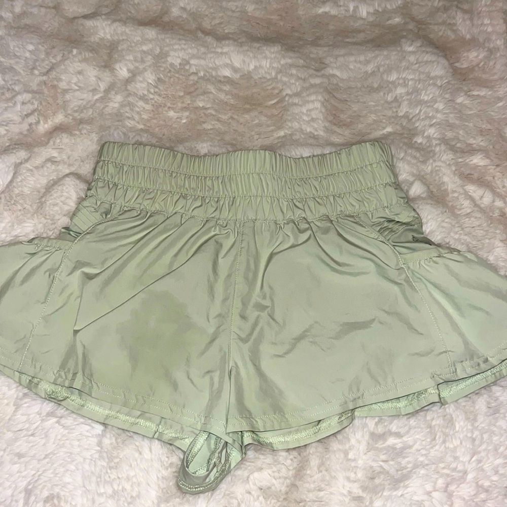 Free people size xs flirt on light green shorts